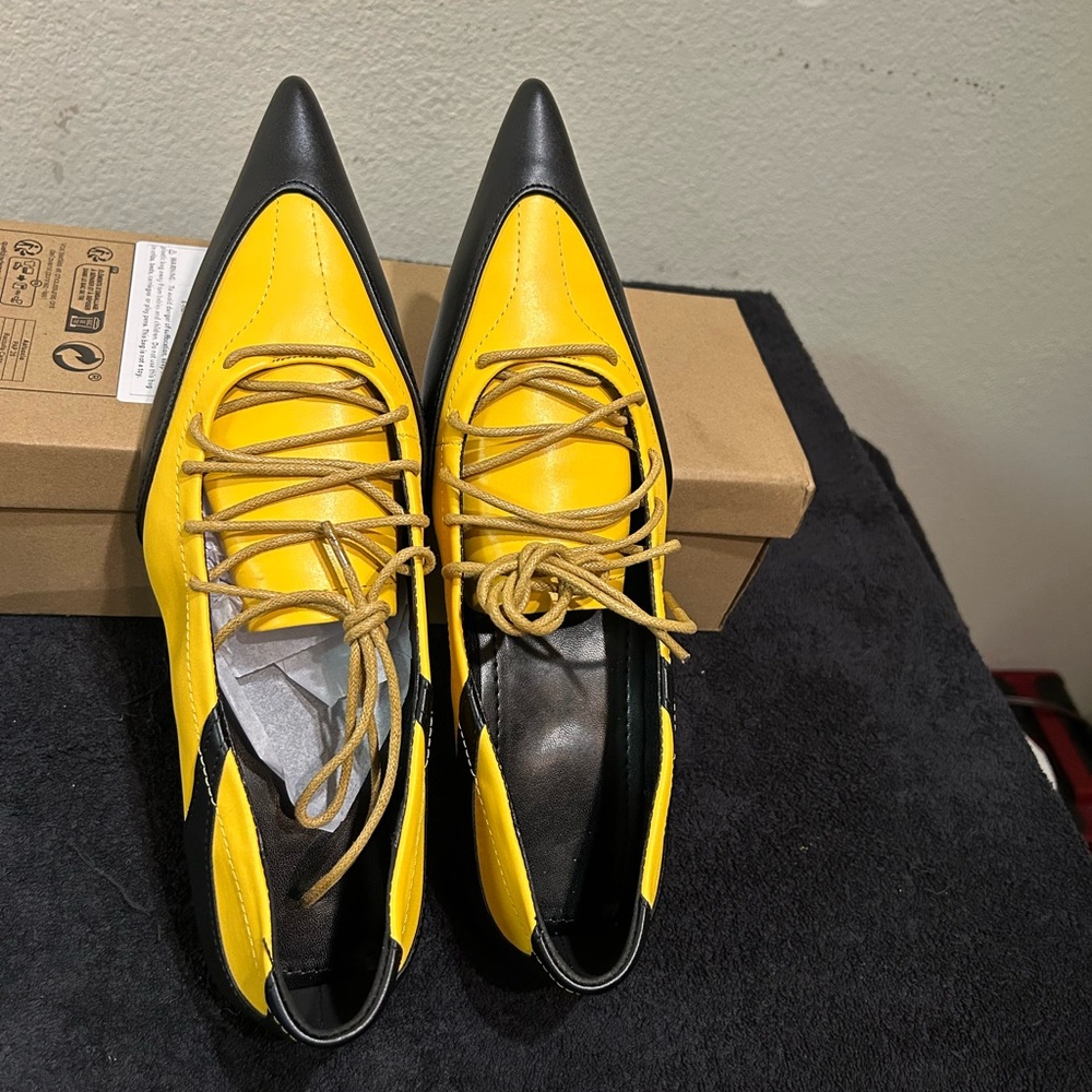 NWOT Yellow and Black Pointed Toe Shoes